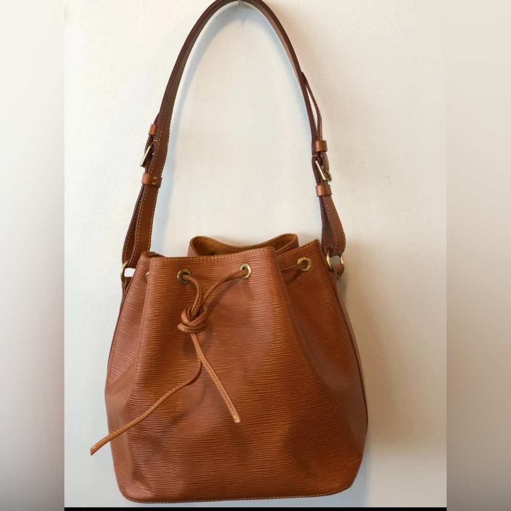 Louis Vuitton petite noe Epi leather